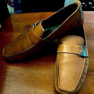 Kenneth Cole leather loafers in good condition.